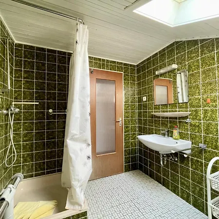 Basis 8 Guest house *